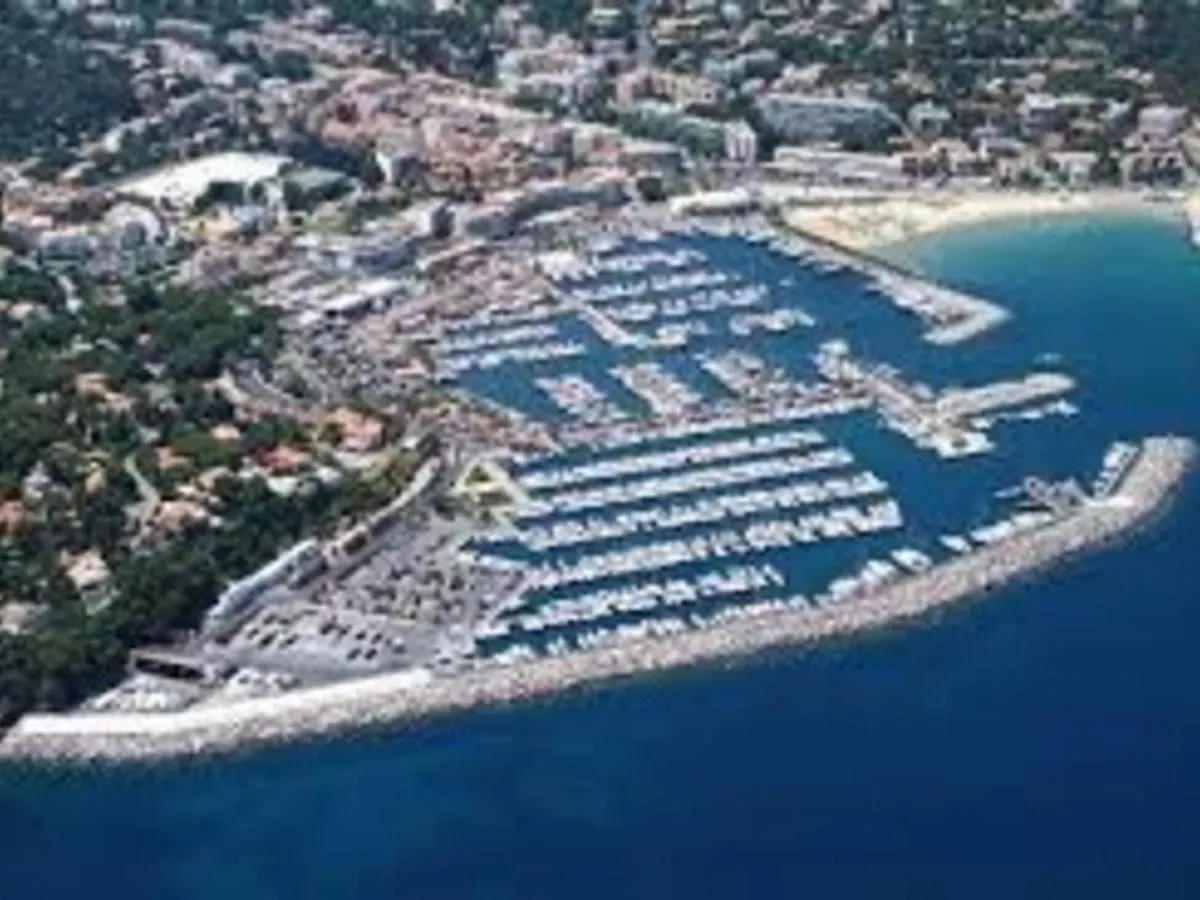 Magnifique T3 Climatise Au Dernier Etage Avec Bureau A Cavalaire - Fr-1-100-212 Apartamento
